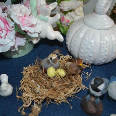 LOT 479. BUNNY AND HOME DECOR