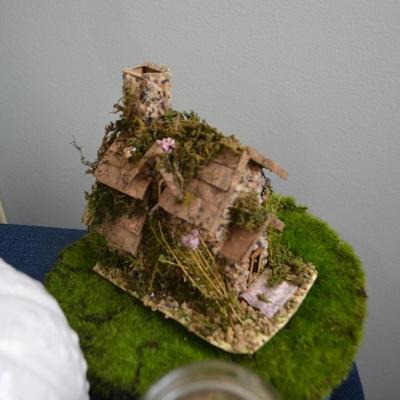 LOT 479. BUNNY AND HOME DECOR