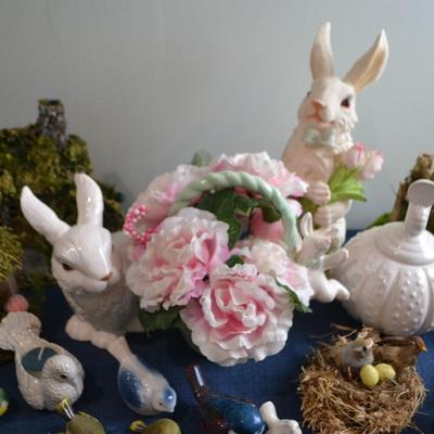 LOT 479. BUNNY AND HOME DECOR