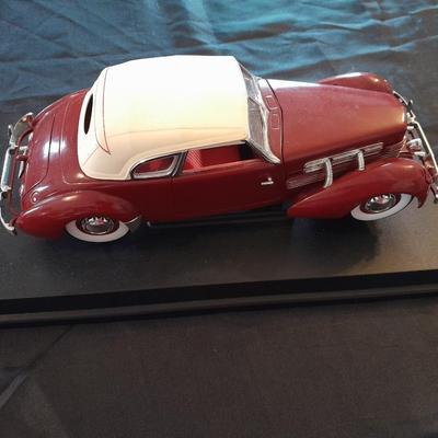 1937 CORD 812 SUPERCHARGED CAR MODEL MOUNTED ON A STAND