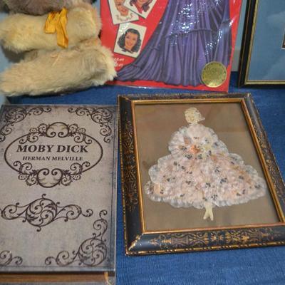 LOT 486 VINTAGE DECOR ART, PLUSH TOYS