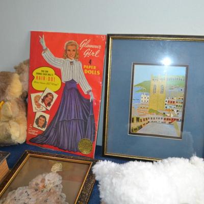 LOT 486 VINTAGE DECOR ART, PLUSH TOYS