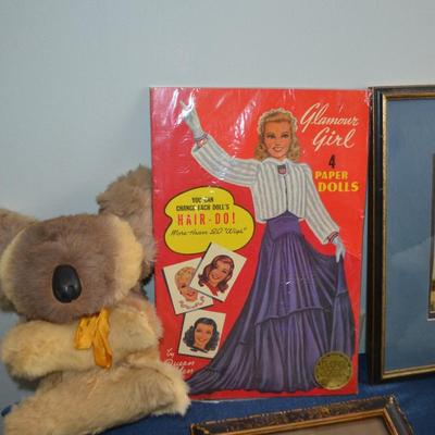 LOT 486 VINTAGE DECOR ART, PLUSH TOYS