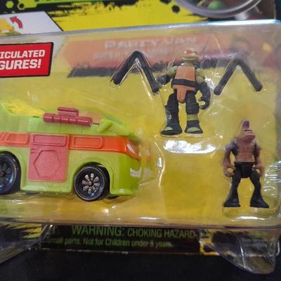 TWO TEENAGE MUNTANT TURTLES MICRO MUTANTS TOY IN BUBBLE PACK