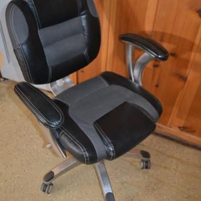 LOT 490 OFFICE CHAIR