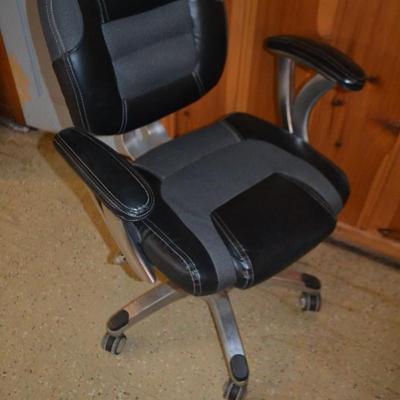LOT 490 OFFICE CHAIR