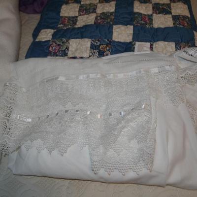 LOT 492. BLANKET, THROW AND PILLOW CASE
