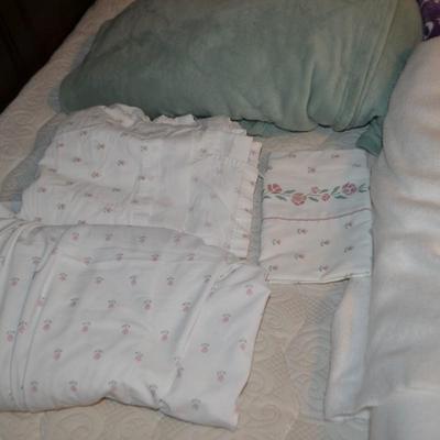 LOT 492. BLANKET, THROW AND PILLOW CASE