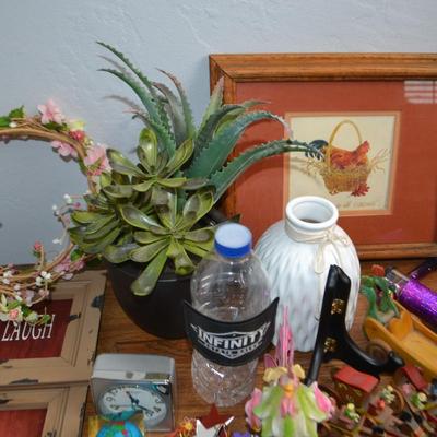 LOT 497. HOME DECOR ITEMS