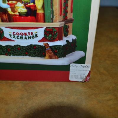 LOT 499. LIGHTED HOLIDAY HOUSE