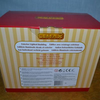 LOT 499. LIGHTED HOLIDAY HOUSE