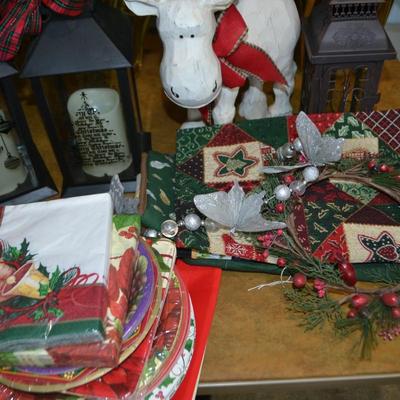 LOT 501. HOLIDAY DECOR ITEMS
