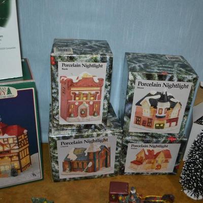 LOT 505. CHRISTMAS DECOR