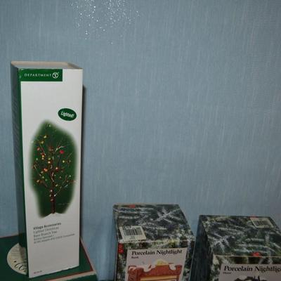 LOT 505. CHRISTMAS DECOR