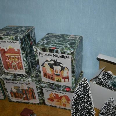 LOT 505. CHRISTMAS DECOR