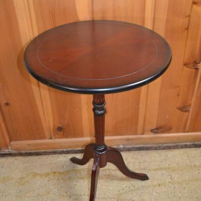 LOT 507. BOMBAY COMPANY SIDE TABLE