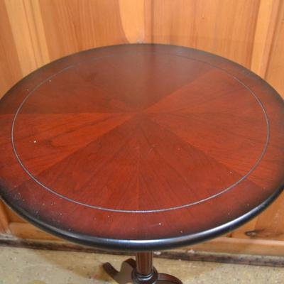 LOT 507. BOMBAY COMPANY SIDE TABLE