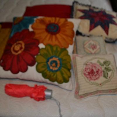LOT 526 THROW PILLOWS, TWO THROWS AND UMBRELLA