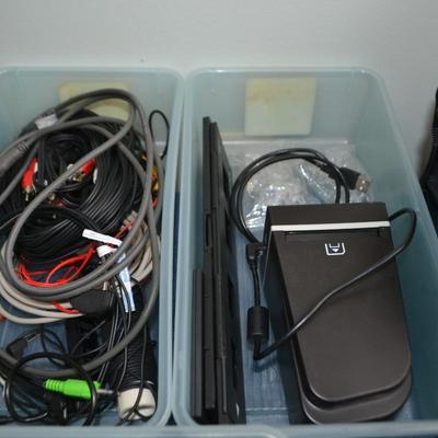 LOT 531. VARIETY OF CABLES AND COMPUTER SPEAKERS