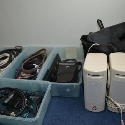 LOT 531. VARIETY OF CABLES AND COMPUTER SPEAKERS