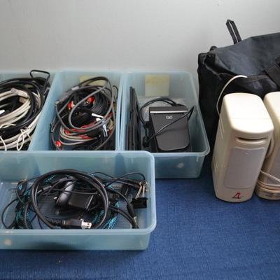 LOT 531. VARIETY OF CABLES AND COMPUTER SPEAKERS