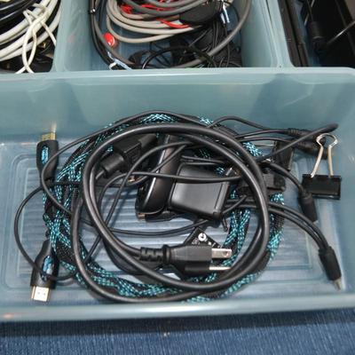 LOT 531. VARIETY OF CABLES AND COMPUTER SPEAKERS