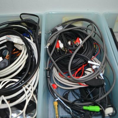 LOT 531. VARIETY OF CABLES AND COMPUTER SPEAKERS