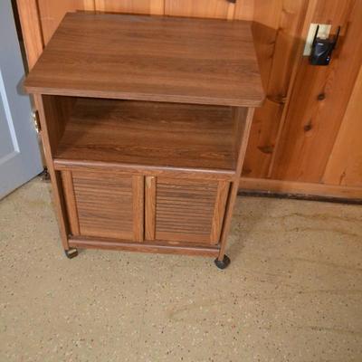 LOT 534 ROLLING TV STAND OR MICROWAVE CART