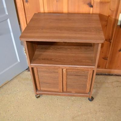 LOT 534 ROLLING TV STAND OR MICROWAVE CART