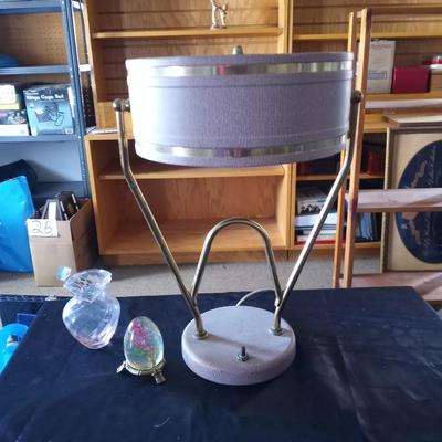 VINTAGE PINK METAL TABLE LAMP AND GLASS EGG AND SMALL VASE