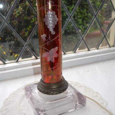 LOT 539. VINTAGE RUBY GLASS TABLE LAMP
