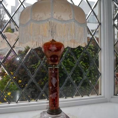 LOT 539. VINTAGE RUBY GLASS TABLE LAMP