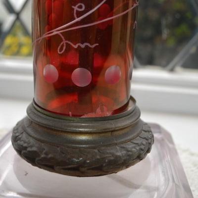 LOT 539. VINTAGE RUBY GLASS TABLE LAMP
