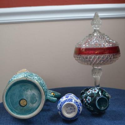 LOT 547. HOME DECOR GLASSWARE AND VASES