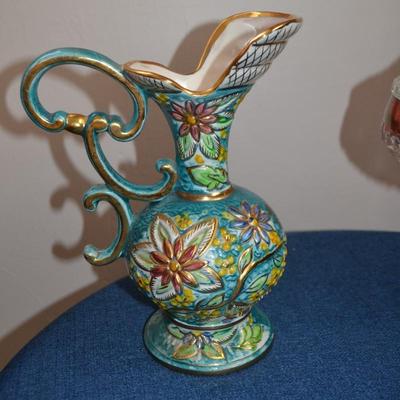 LOT 547. HOME DECOR GLASSWARE AND VASES