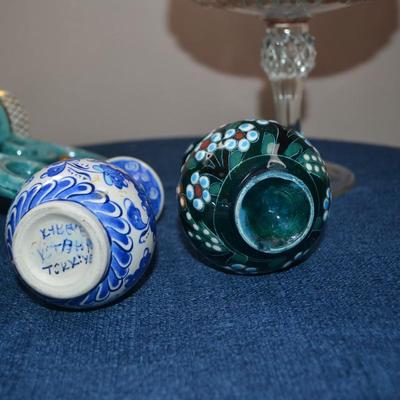 LOT 547. HOME DECOR GLASSWARE AND VASES