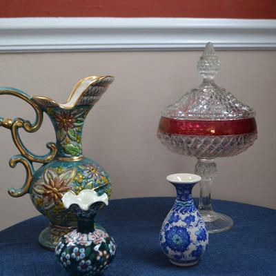 LOT 547. HOME DECOR GLASSWARE AND VASES