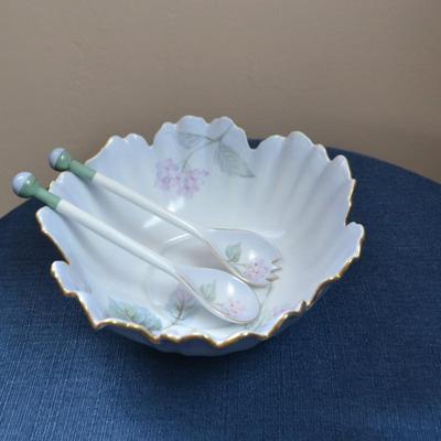 LOT 543 VINTAGE NORITAKE SALAD BOWL  AND SERVING SPOONS