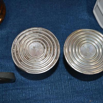 LOT 553.  HOME DECOR