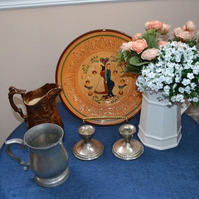 LOT 553.  HOME DECOR