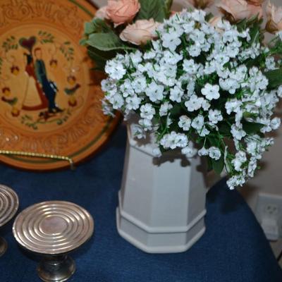 LOT 553.  HOME DECOR