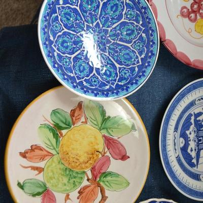 LOT 549 COLLECTION OF PLATES AND BRASS CANDLELABRA