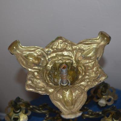 LOT 549 COLLECTION OF PLATES AND BRASS CANDLELABRA