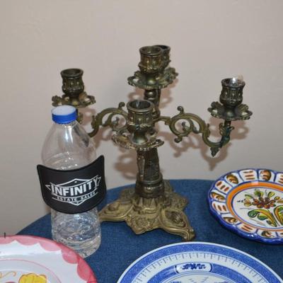 LOT 549 COLLECTION OF PLATES AND BRASS CANDLELABRA