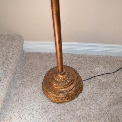 LOT 559 FRINGE LAMP SHADE FLOOR LAMP