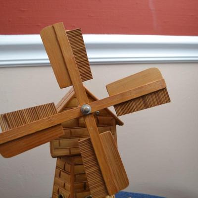 LOT 562. VINTAGE WINDMILL MUSIC BOX BANK