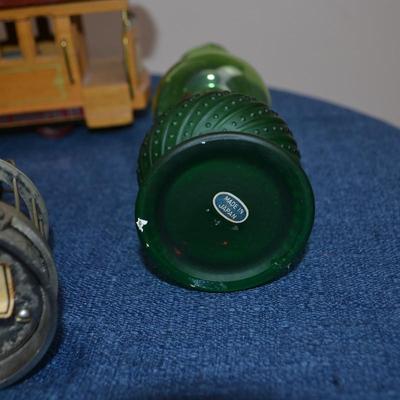 LOT 563. HOME DECOR ITEMS AND TROLLEY MUSIC BOX