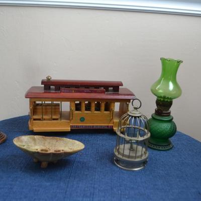 LOT 563. HOME DECOR ITEMS AND TROLLEY MUSIC BOX