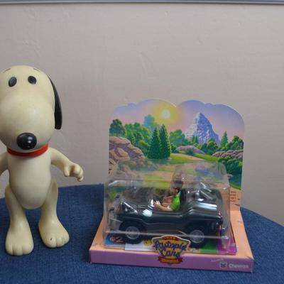 LOT 573. VINTAGE RUBBER SNOOPY AND CHEVRON CAR