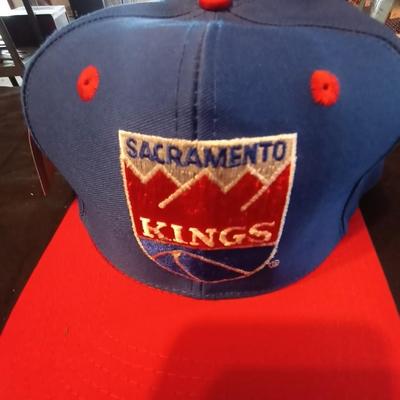 VINTAGE SACRAMENTO KINGS BASEBALL CAP WITH TAGS